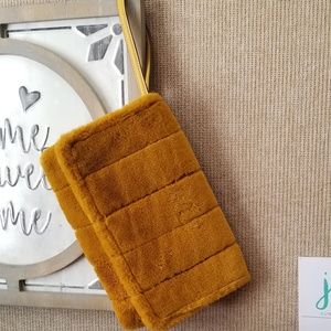 Furry Mustard Clutch